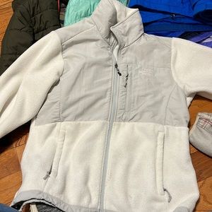 Woman’s northface size medium